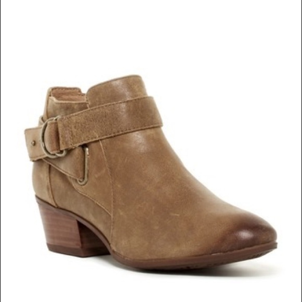 Clark’s Artisan Brown Booties Size 7
